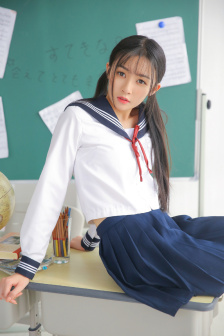 两个乳房像兔子一样跳出